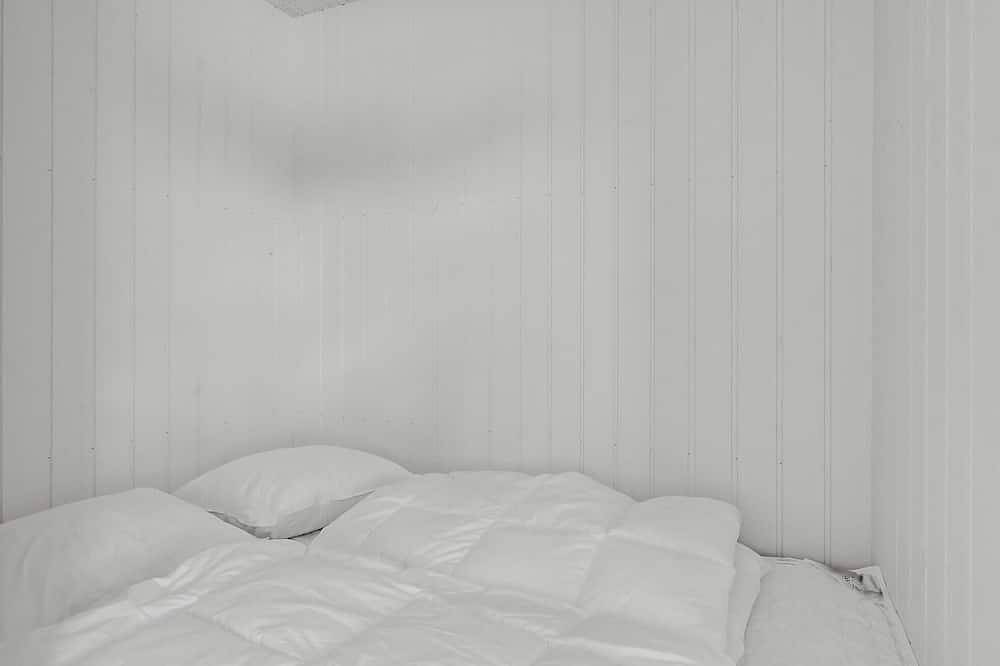 Beautiful home in Løgstrup with kitchen in Hjarbæk, Limfjord in Westjütland