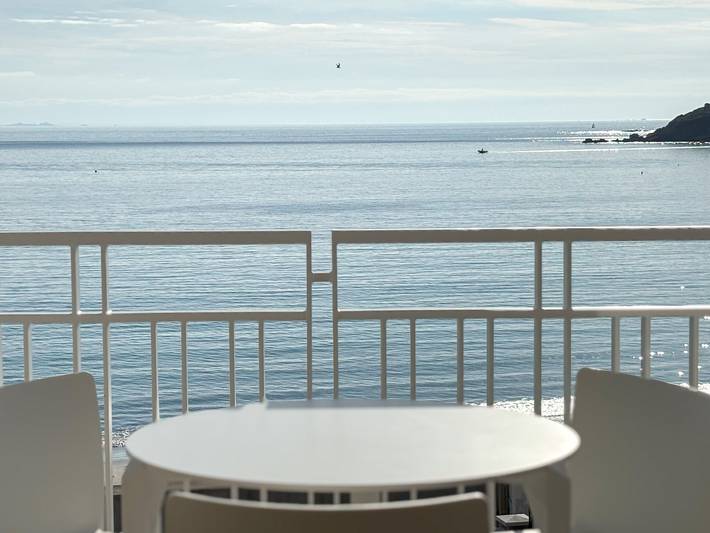 Appartement de vacances pour 4 personnes, avec balcon ainsi que jardin et vue sur l’océan