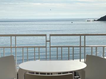 Gîte pour 4 personnes, avec balcon ainsi que jardin et vue sur l’océan dans Plage Tresmeur