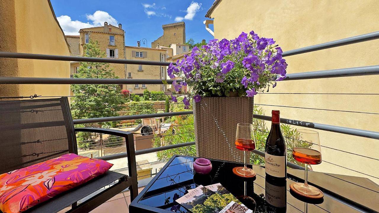 L'Amarilys chambre d'hôte au coeur du village, terrasse avec vue sur le château in Châteauneuf-du-Pape, Vaucluse