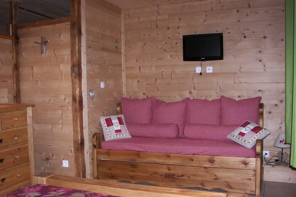 Refuge Sous La Joux - Gîte La Pourvoirie in Les Moussières, Parc naturel régional du Haut-Jura