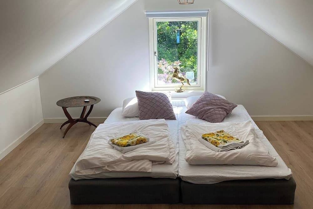 Houses in the wild in Huddinge, Svenska Östersjön