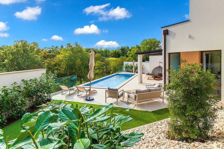 Ferienhaus für 6 Personen, mit Terrasse und Garten sowie Pool in Štokovci