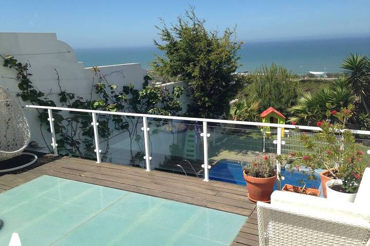 Villa for 13 people, with balcony and garden in Ericeira