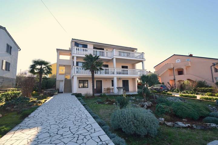 Apartament wakacyjny dla 6 osób, z balkon w Njivice