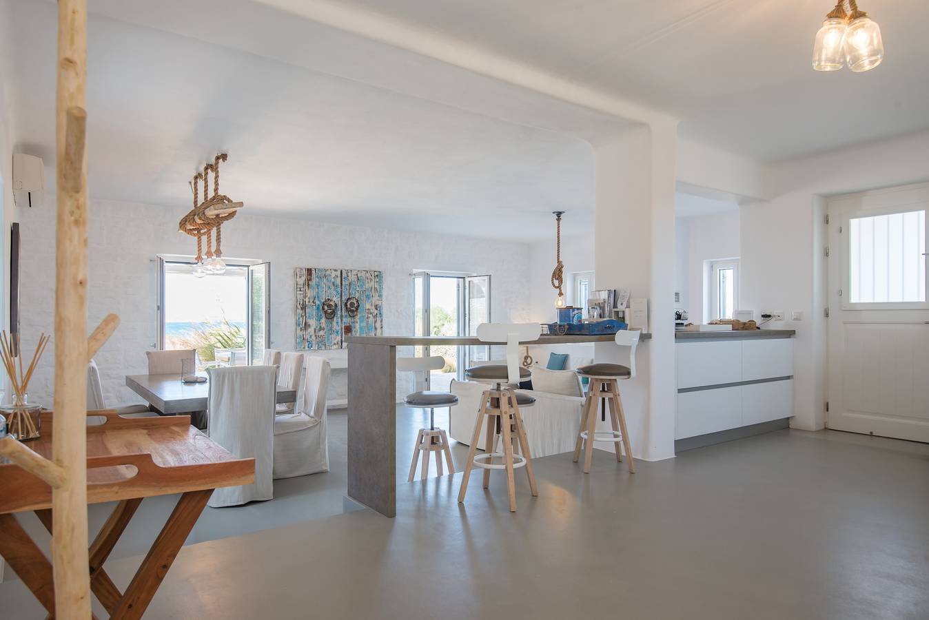 White Sands Happy · Hip family pool villa, a walk in Paros