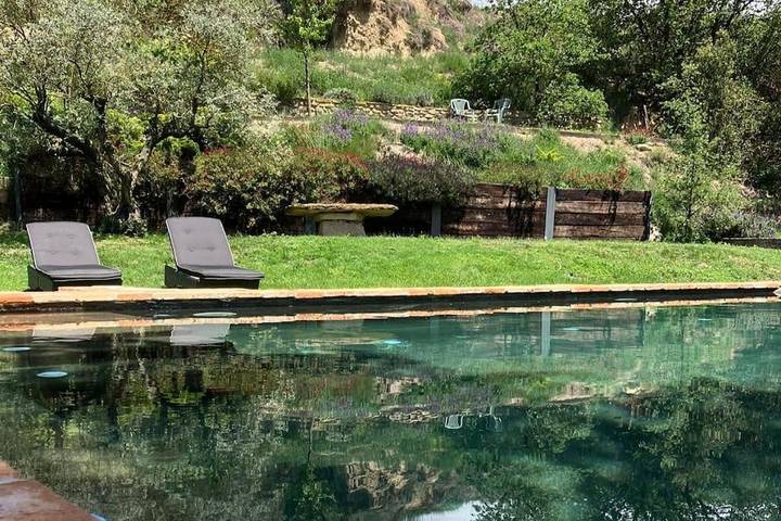 Apartamento para 4 personas, con vistas además de jardín y piscina, Familias con niños en Osona