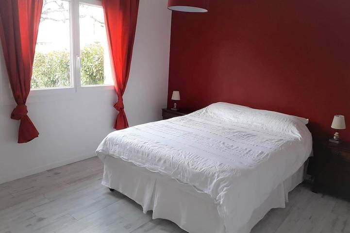 Apartamento entero, Agradable nivel de jardín cerca de la playa y del centro de la ciudad. in Saint-Georges-de-Didonne, Côte de Beauté