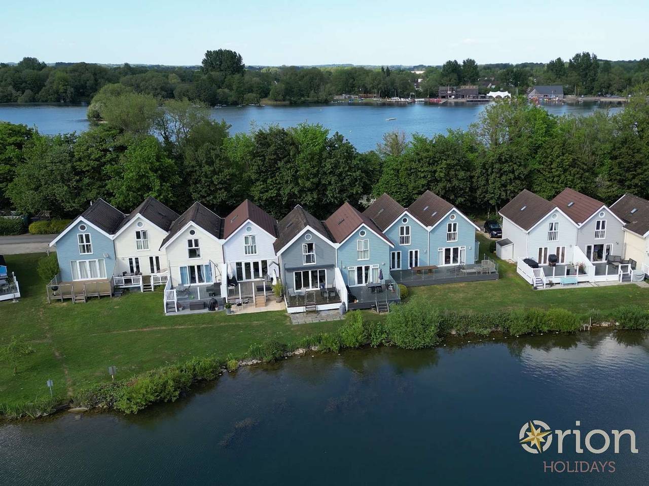 Spring Lake 19, The Lake House in Gloucestershire