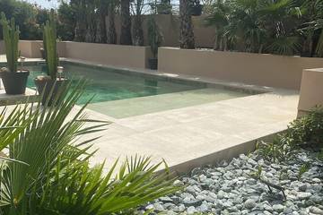 Villa pour 5 personnes, avec piscine ainsi que terrasse et jardin à Fréjus