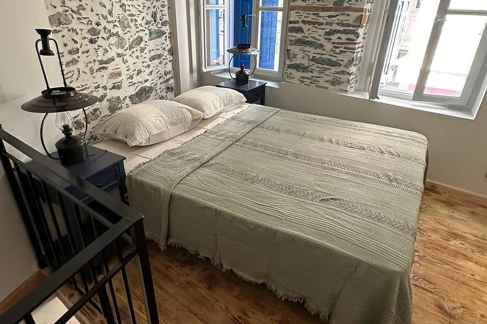 Plomari Geometer House: 1br with Wifi, Ac in Lesbos
