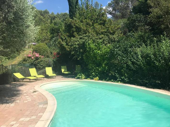 Gîte pour 2 personnes, avec Balcon et Terrasse ainsi que Jardin et Piscine à Signes - 4