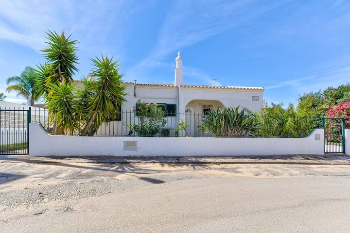 Villa for 8 people, with garden in Carvoeiro