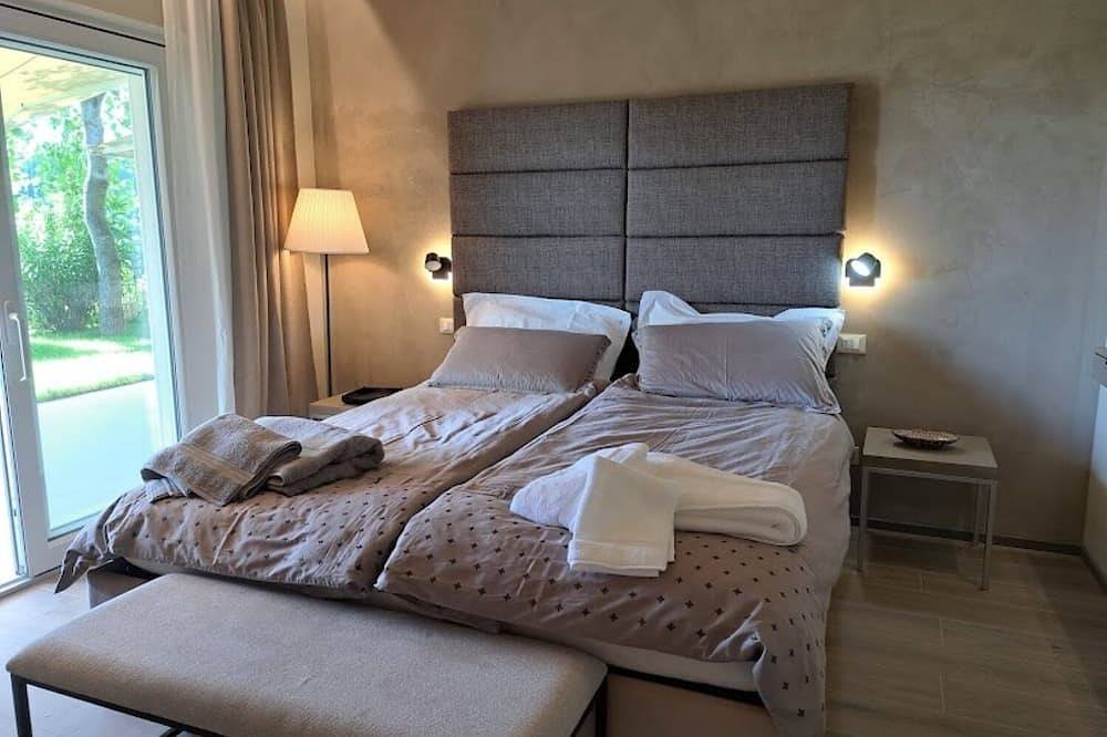 4-bedroom villa in brilliant Castion Veronese with Wifi, Ac.  A Luxury Villa in Costermano, Gardasee-Berge