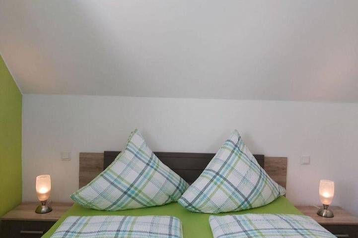 Ganze Wohnung, Ferienwohnung mit Wellness und Dachterrasse in Wackersdorf, Ostbayern