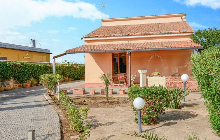 Casa vacanza per 7 persone, con Terrazza e Giardino a Comiso