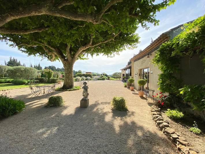 Chambre d’hôte pour 2 personnes, avec vue ainsi que piscine et jardin