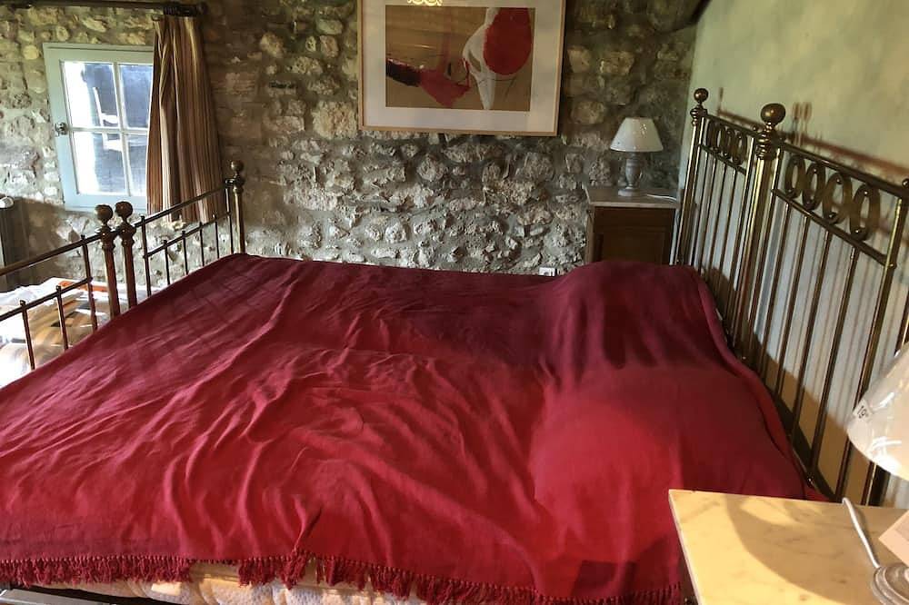 \"La Demeure\" Mas au cœur du village de Crestet (Vaucluse)  avec piscine privée. in Crestet, Parc naturel régional du Mont-Ventoux