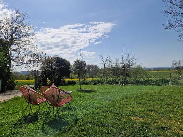 Location de vacances pour 12 personnes, avec vue ainsi que piscine et jardin, animaux acceptés à Parisot - 2