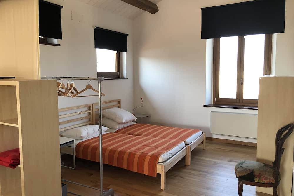 Apartamento entero, Linda apartamento, a 300 metros del mar en una casa de campo típica ideal para familias in Martinsicuro, Provincia de Teramo
