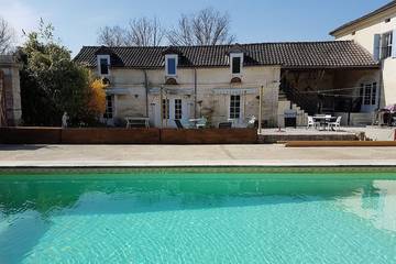 Gîte pour 6 personnes, avec piscine et jardin, animaux acceptés à Vieux-Mareuil