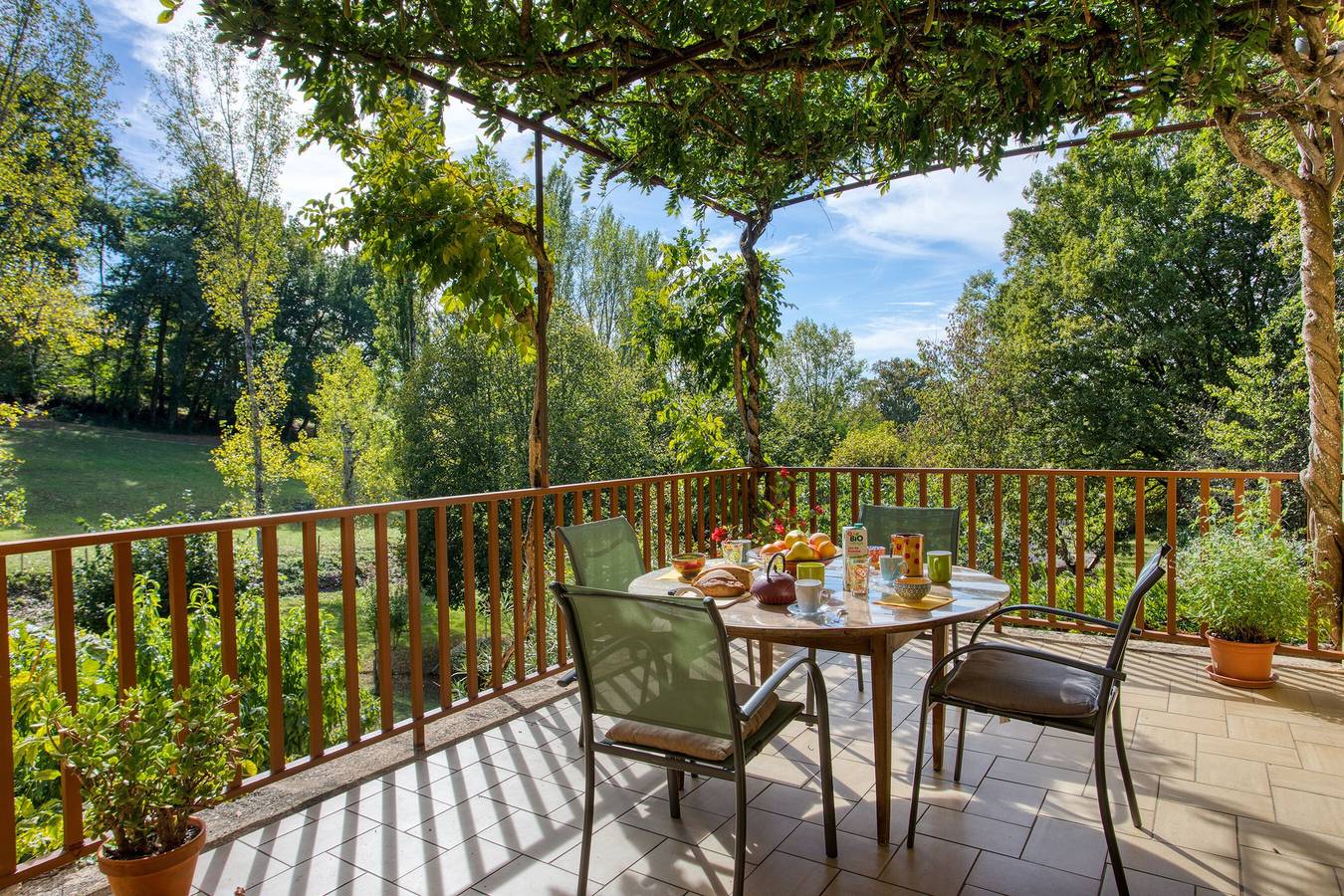 Piscine, Parking, Clim, Wifi, Petit déjeuner, Jardin 4 ha, Hôtes parlent anglais in Sarlat-la-Canéda, Périgord Noir