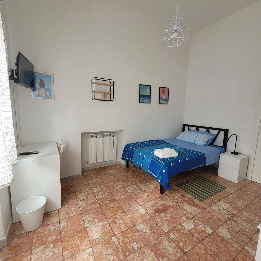 Large Single Room in Lido di Camaiore, Camaiore (Toscana)