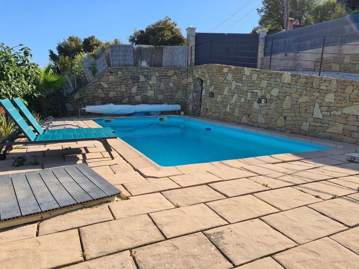 Appartement entier, Bas de villa T3 Ollioules avec Piscine Vue mer in Ollioules, Côte méditerranéenne (France)