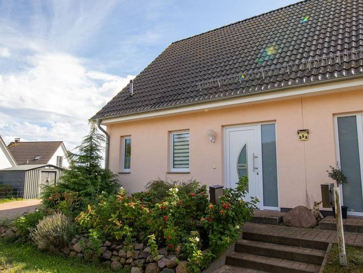 Ferienwohnung mit Meerblick für 5 Personen, mit Terrasse und Garten sowie Seeblick in Freest