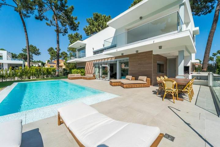 Villa para 10 pessoas, com piscina e jardim em Aroeira