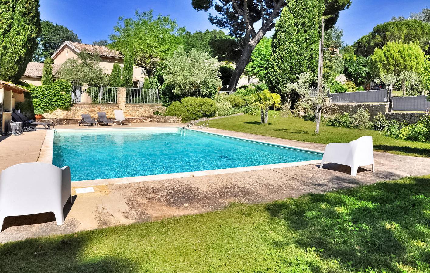 Gemütliches 70m Apt mit Spielzimmer, Parkplatz, Pool - 400m zur Stadt in Saint-Roman-de-Malegarde, Vaucluse
