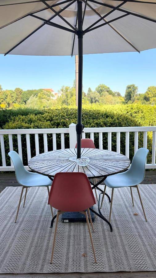 Location de vacances pour 8 personnes, avec balcon et piscine ainsi que vue et jardin à Bellerive-sur-Allier - 2