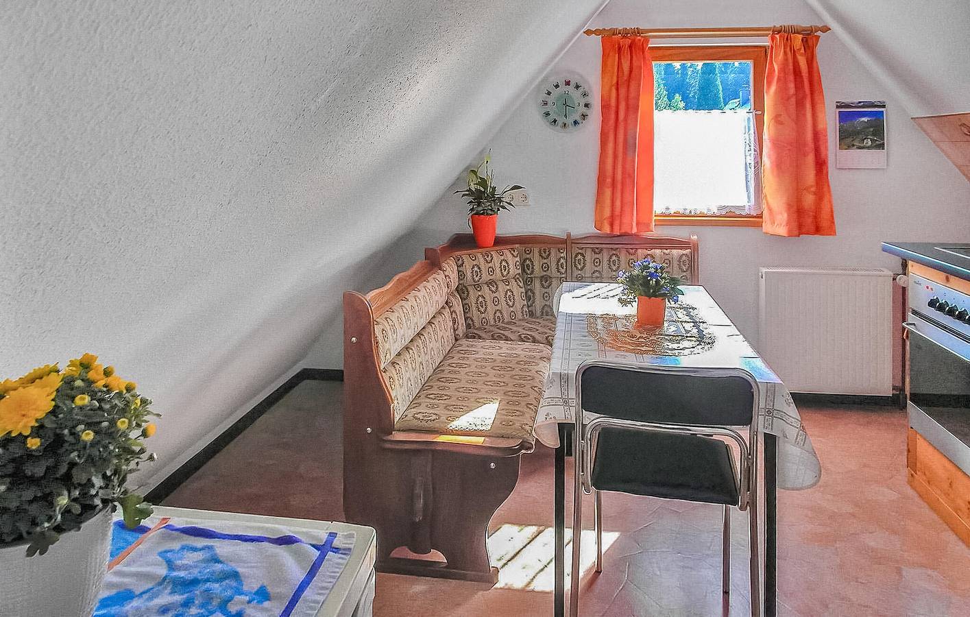 Ganze Ferienwohnung, Gemütliche Wohnung mit Garten und Parkplatz in der Nähe des Stadtzentrums von Moldava in Hermsdorf, Mittlere Erzgebirge