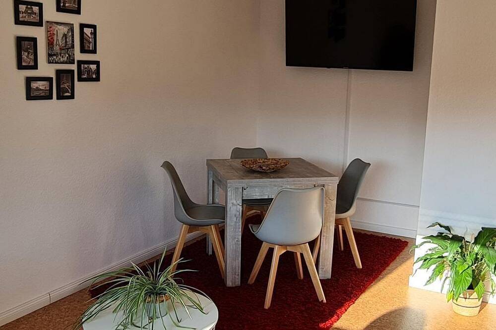 Ganze Wohnung, Ferienwohnung Wiesenblick - Appartement/Fewo, 2 Schlafräume in Illingen, Saarland