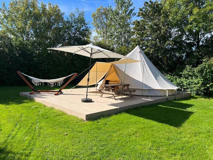 Camping für 4 Personen, mit Terrasse und Garten sowie Ausblick in Kamperland - 2
