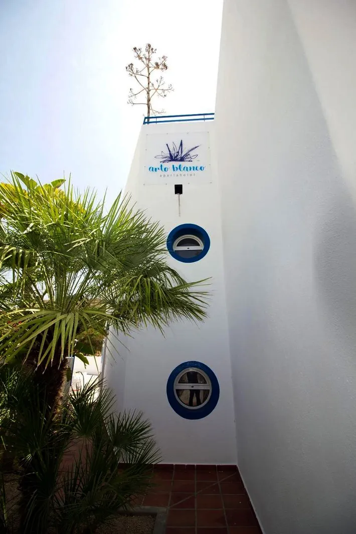 Apartamento de vacaciones para 5 personas, con piscina además de vistas y jardín - 1