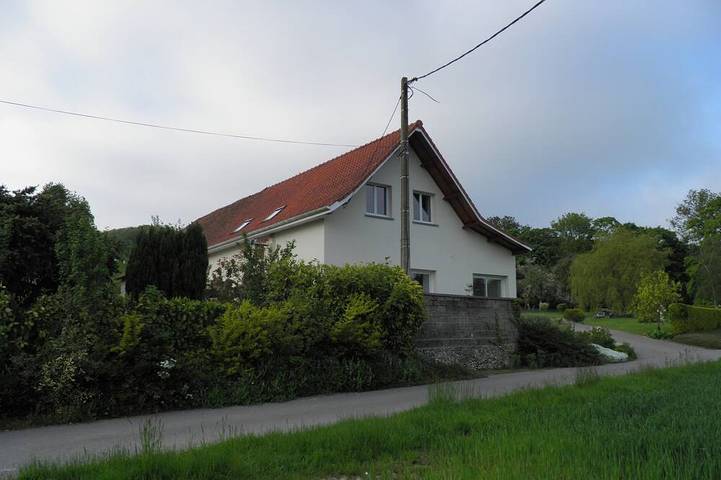 Gîte pour 11 personnes, avec terrasse et jardin à Courset