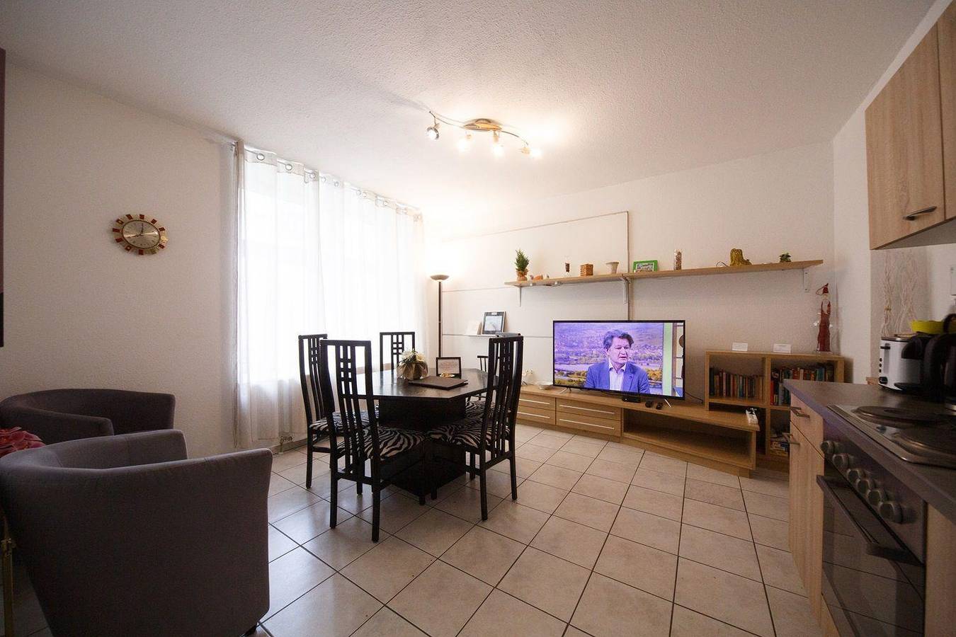 Geheel vakantieappartement, Large holiday flat in Fünfhaus with garden in Wenen, Wienerwald