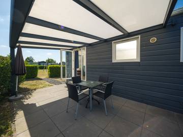 Gîte pour 4 personnes, avec terrasse et balcon/terrasse aux Pays-Bas