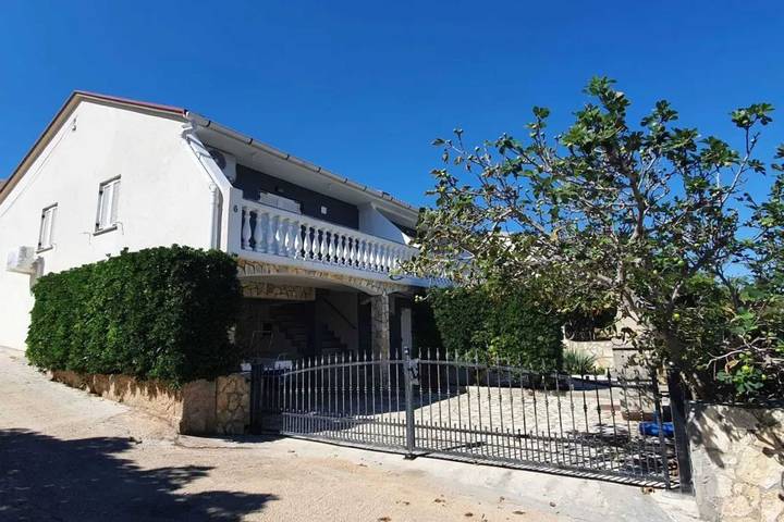 Apartament wakacyjny dla 4 osób, z taras w Pag