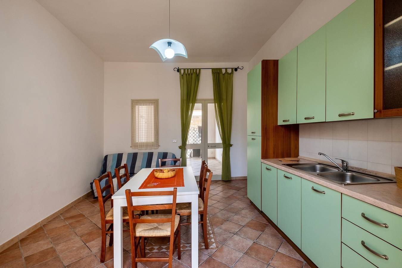Ferienhaus "Kalocéri" nahe dem Strand mit Terrasse und Außendusche in Melendugno, Lecce Provinz