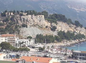 Gîte pour 4 personnes, avec terrasse dans Plage De L Anse De L Arene