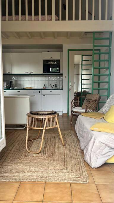 Gîte pour 6 personnes, avec terrasse dans Plage des Salins (Hyeres) - 2