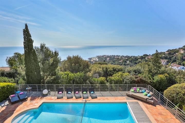 Gîte pour 11 personnes, avec Jacuzzi et Piscine à Roquebrune-sur-Argens - 4
