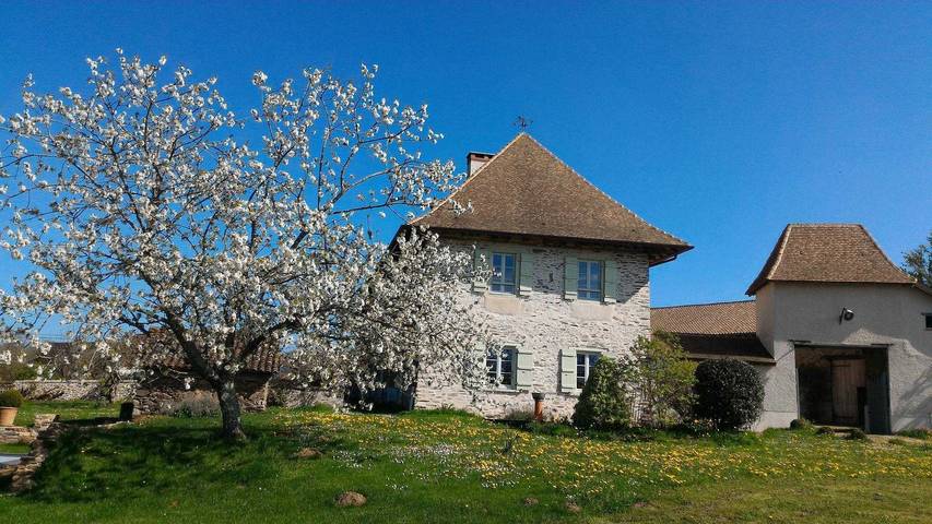 Chambre d’hôte pour 4 personnes, avec Terrasse ainsi que Jardin et Piscine