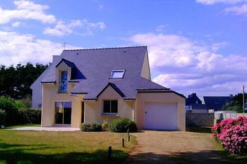 Location de vacances pour 8 personnes, avec jardin dans Kerhillio