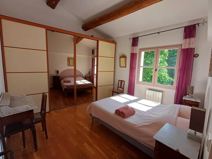 Location de vacances pour 6 personnes, avec piscine ainsi que jardin et vue, animaux acceptés à Saint-Martin-de-Castillon - 4