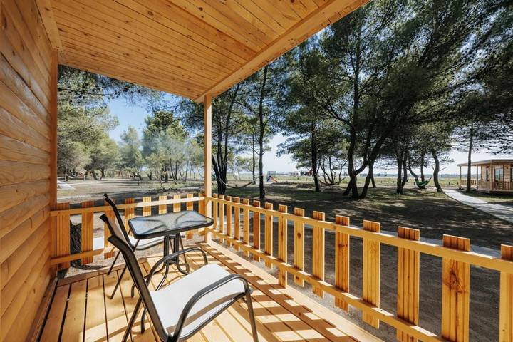 Bungalow für 4 Personen, mit Pool und Ausblick sowie Garten, mit Haustier in Montenegro - 3
