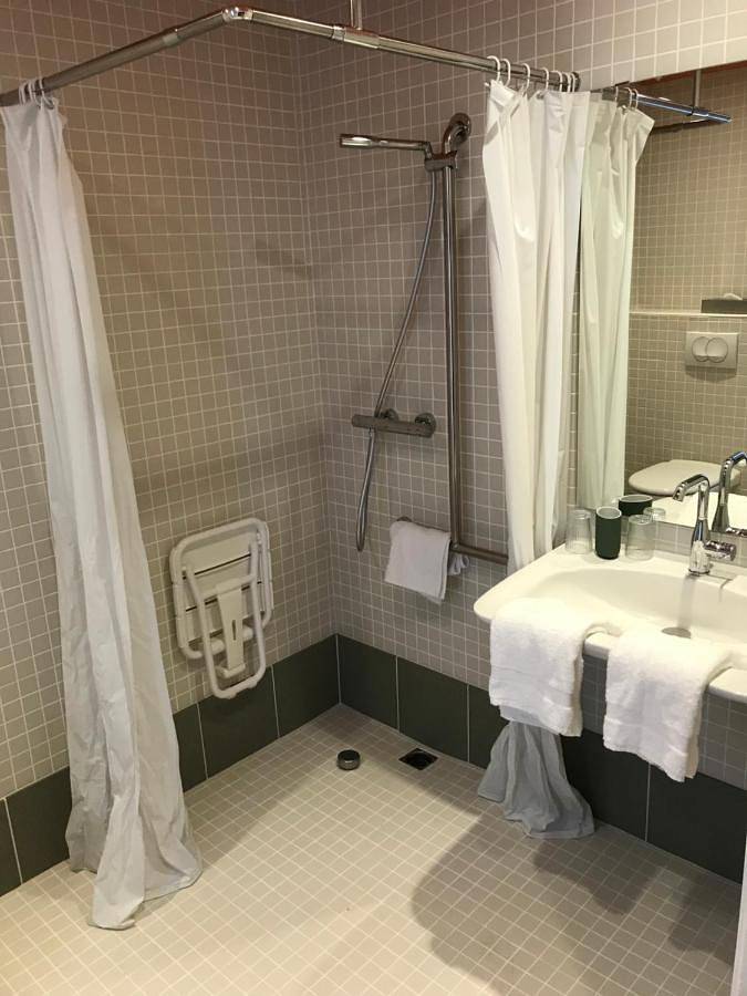 Hôtel pour 8 personnes, avec jardin ainsi que jacuzzi et sauna à Pierre percée - 2