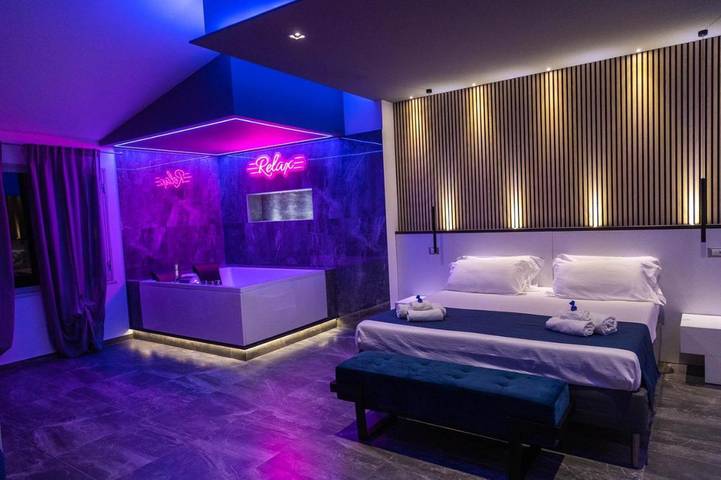 Chambre d’hôte pour 5 personnes, avec Balcon et Terrasse ainsi que Jacuzzi et Piscine à Montelepre